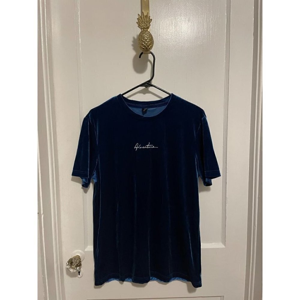 Shein Men's Size Medium Dark Blue Velour Adventure T-Shirt